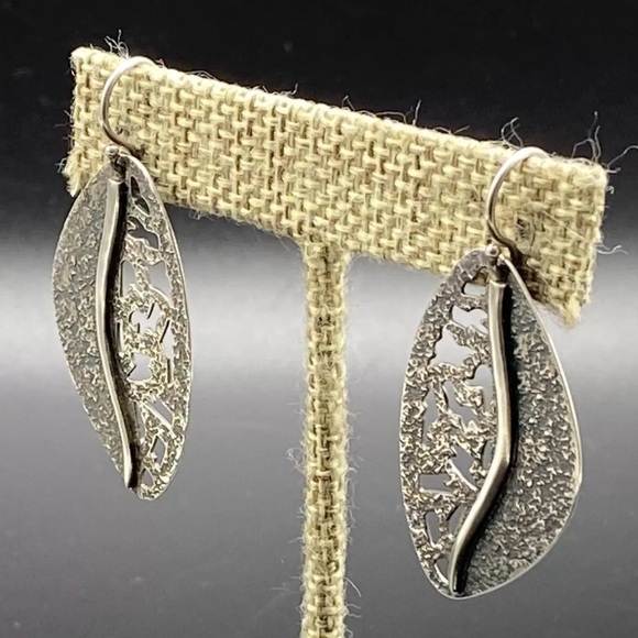 Silpada Leaf Sterling Silver Satin and Oxidized Earrings W1979 - Picture 5 of 13